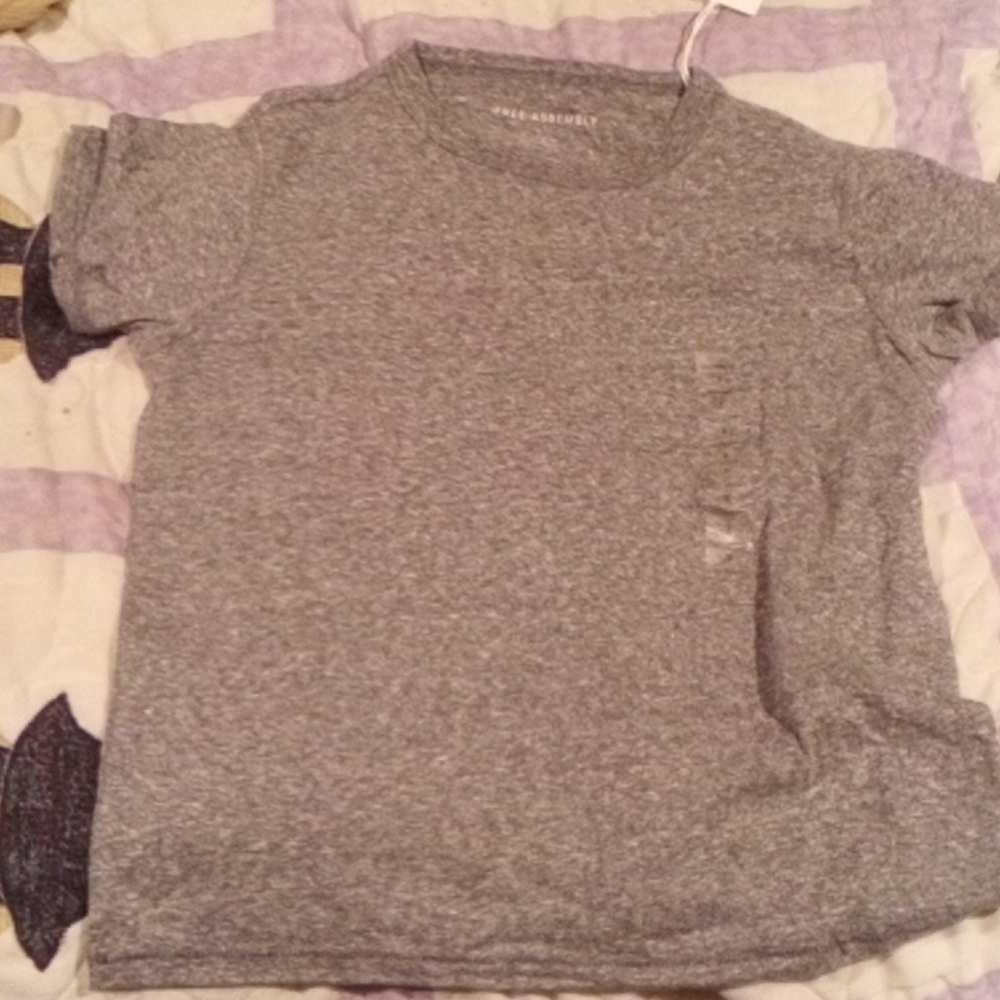 Plain grey t-shirt